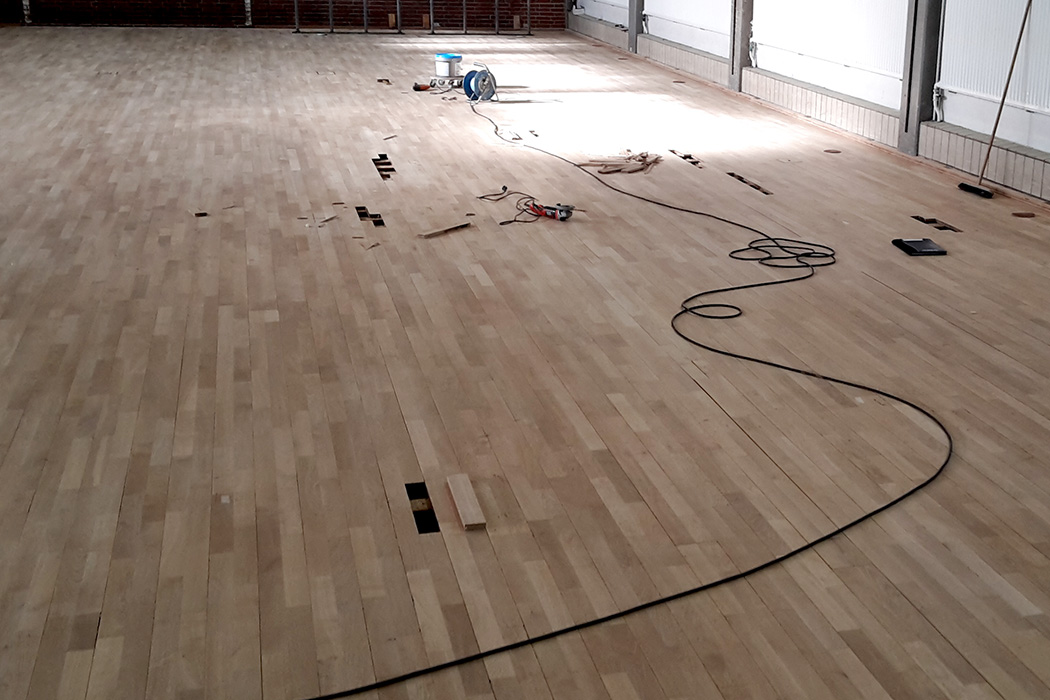 Sportboden schleifen und verlegen Berlin